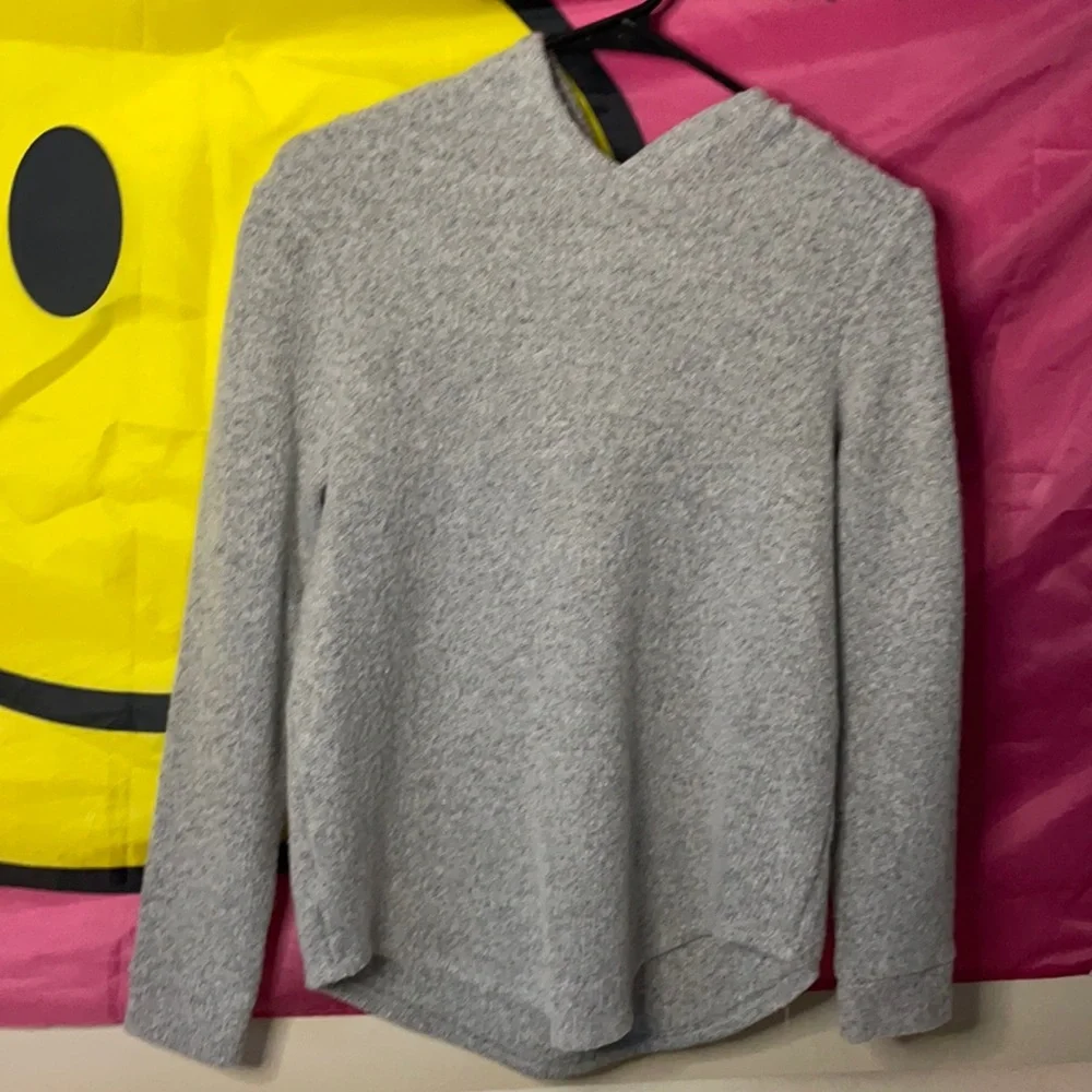 A girls grey loft sweater Size Xs - Picture 1 of 5